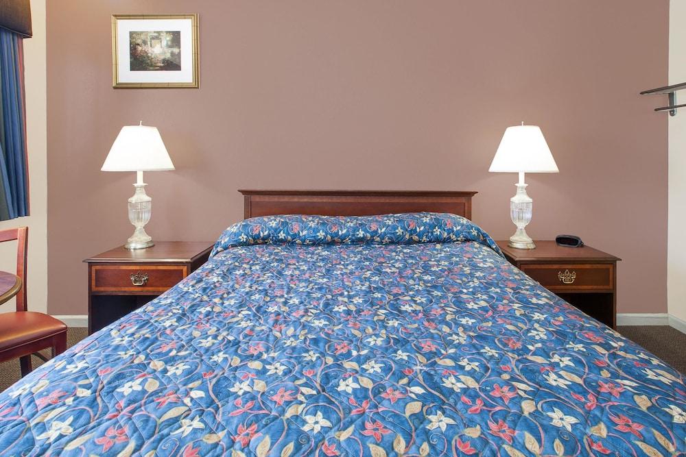 Imperial Inn Grand Blanc Esterno foto