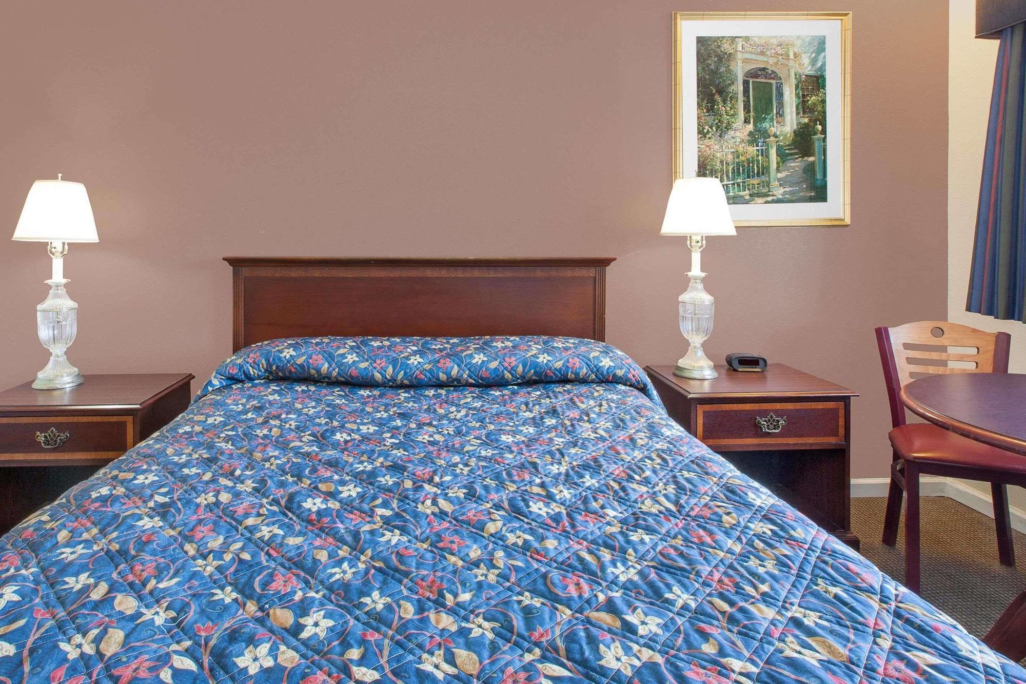 Imperial Inn Grand Blanc Esterno foto