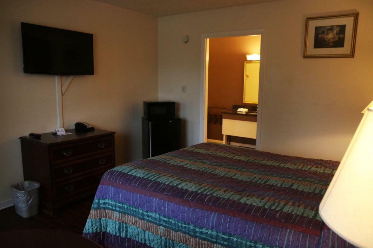 Imperial Inn Grand Blanc Esterno foto