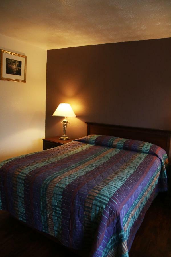 Imperial Inn Grand Blanc Esterno foto